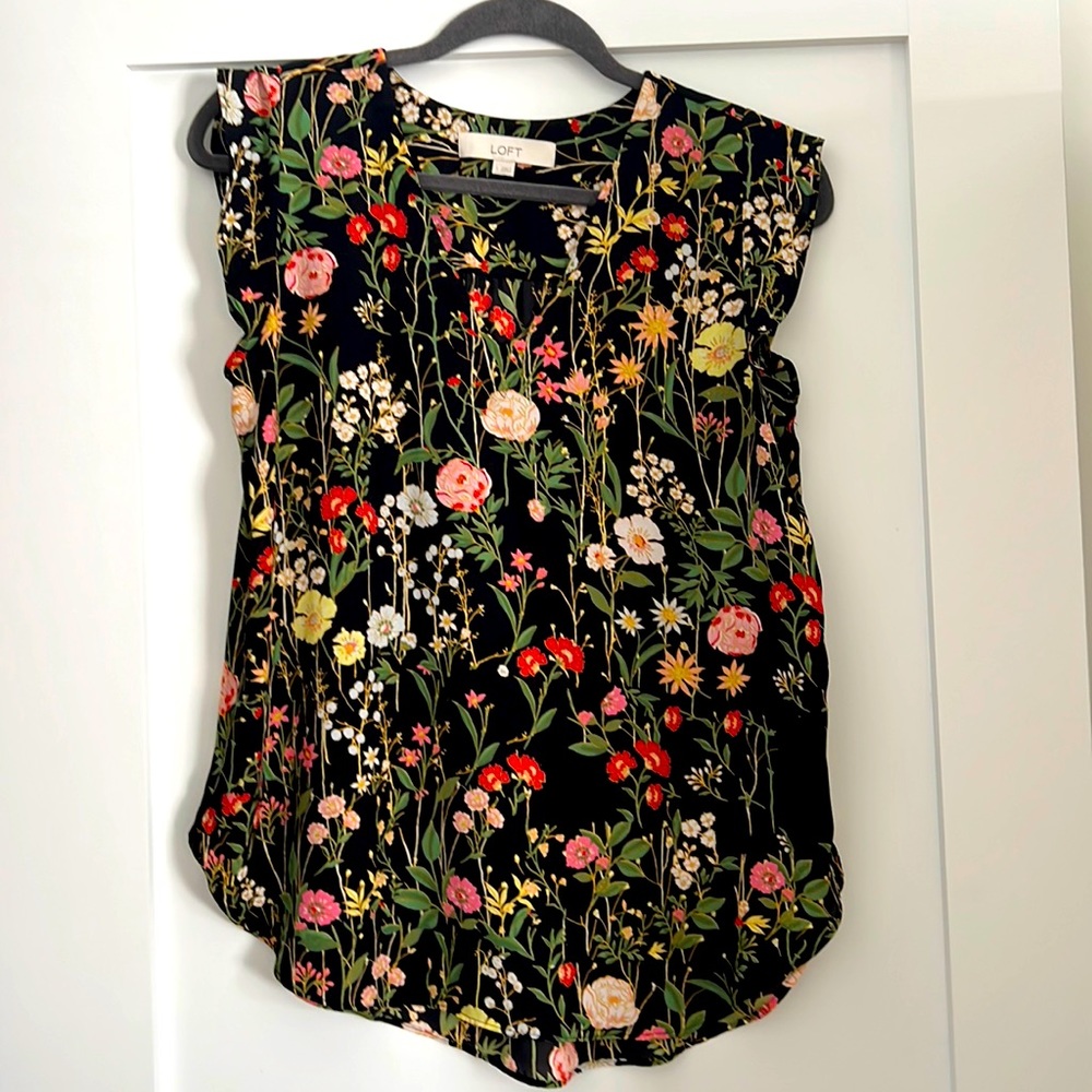 Ladies small flutter sleeve Loft top